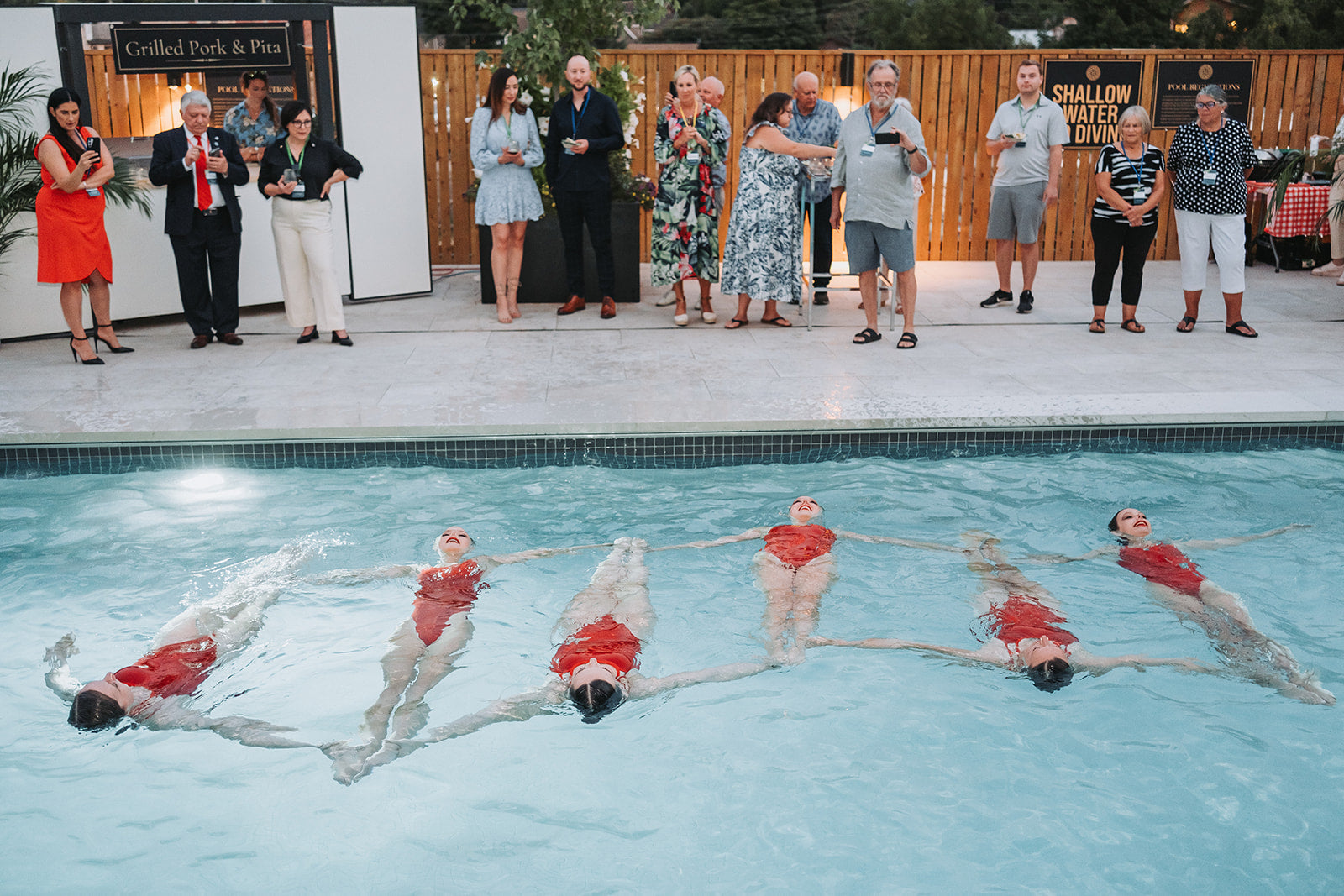 Atmospheric synchronized swimming performance